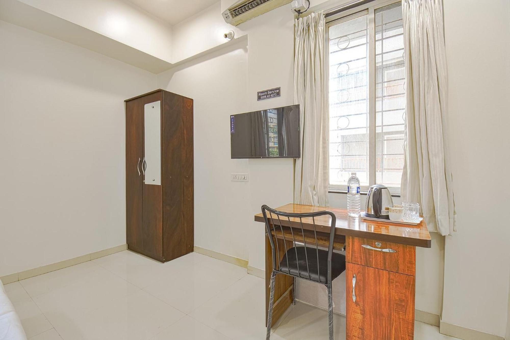 Fabhotel Skylight Studio Rooms - Nr Mcf Camp Pune Exteriör bild
